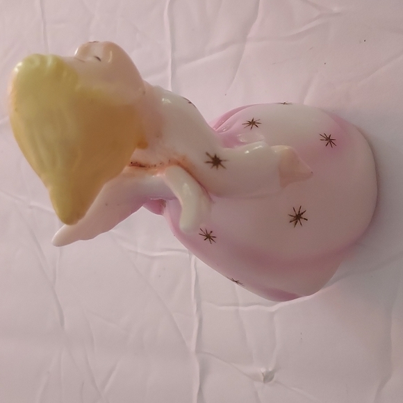 Porcelain Kissing Angels by SB made in Japan,over 3 inches H x 2 1/2 inches W - Picture 2 of 15